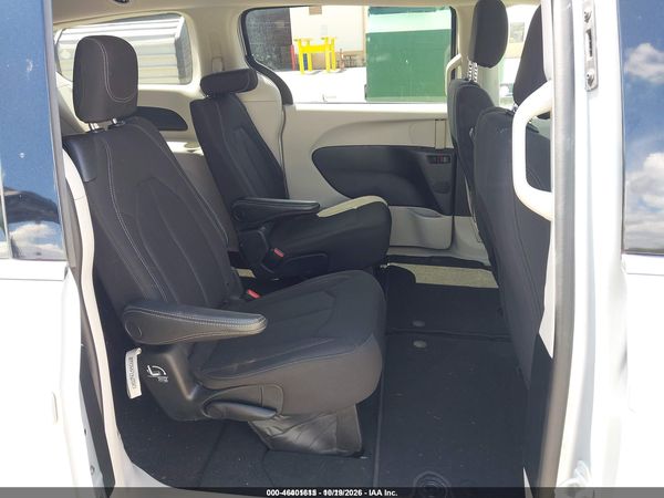 2023 CHRYSLER VOYAGER LX — I8