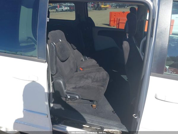 2013 DODGE GRAND CARAVAN SXT — I8