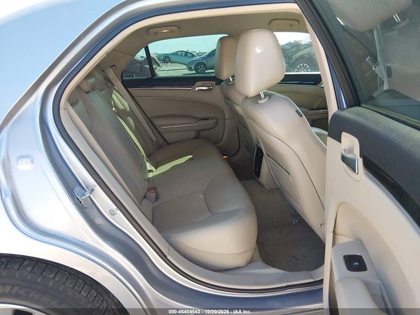 2014 CHRYSLER 300 — I8