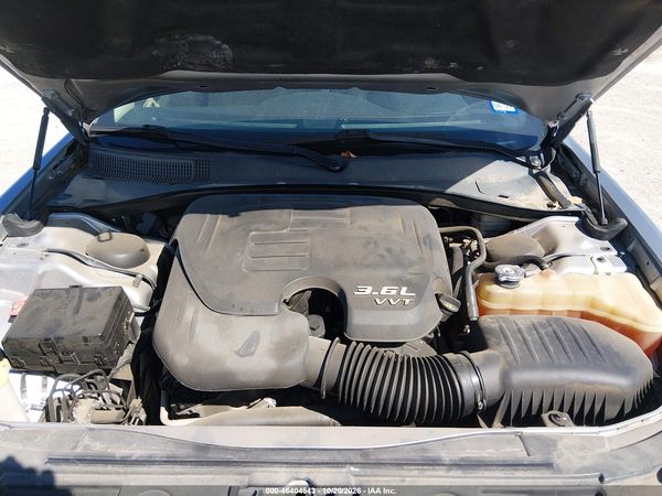 2014 CHRYSLER 300 — I10