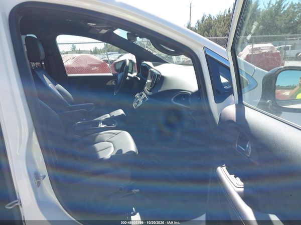 2027 CHRYSLER PACIFICA Select — I5