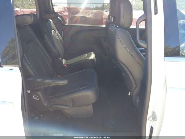 2027 CHRYSLER PACIFICA Select — I8