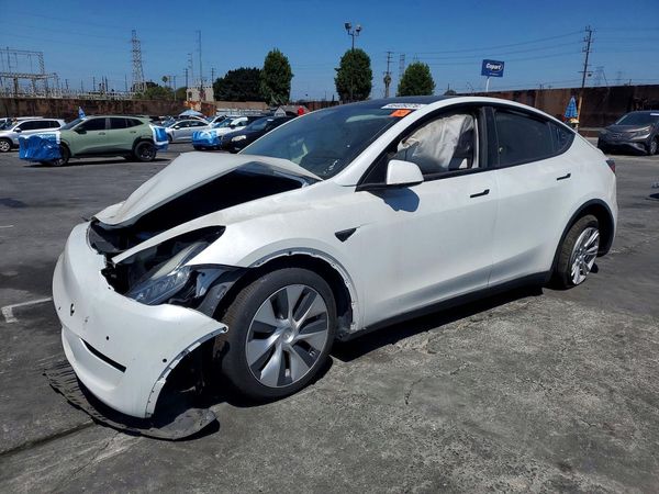 2022 TESLA MODEL Y — Front 3/4