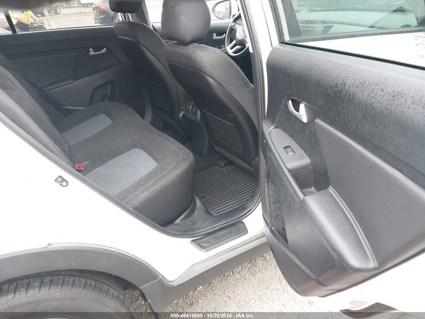 2016 KIA SPORTAGE LX — I8