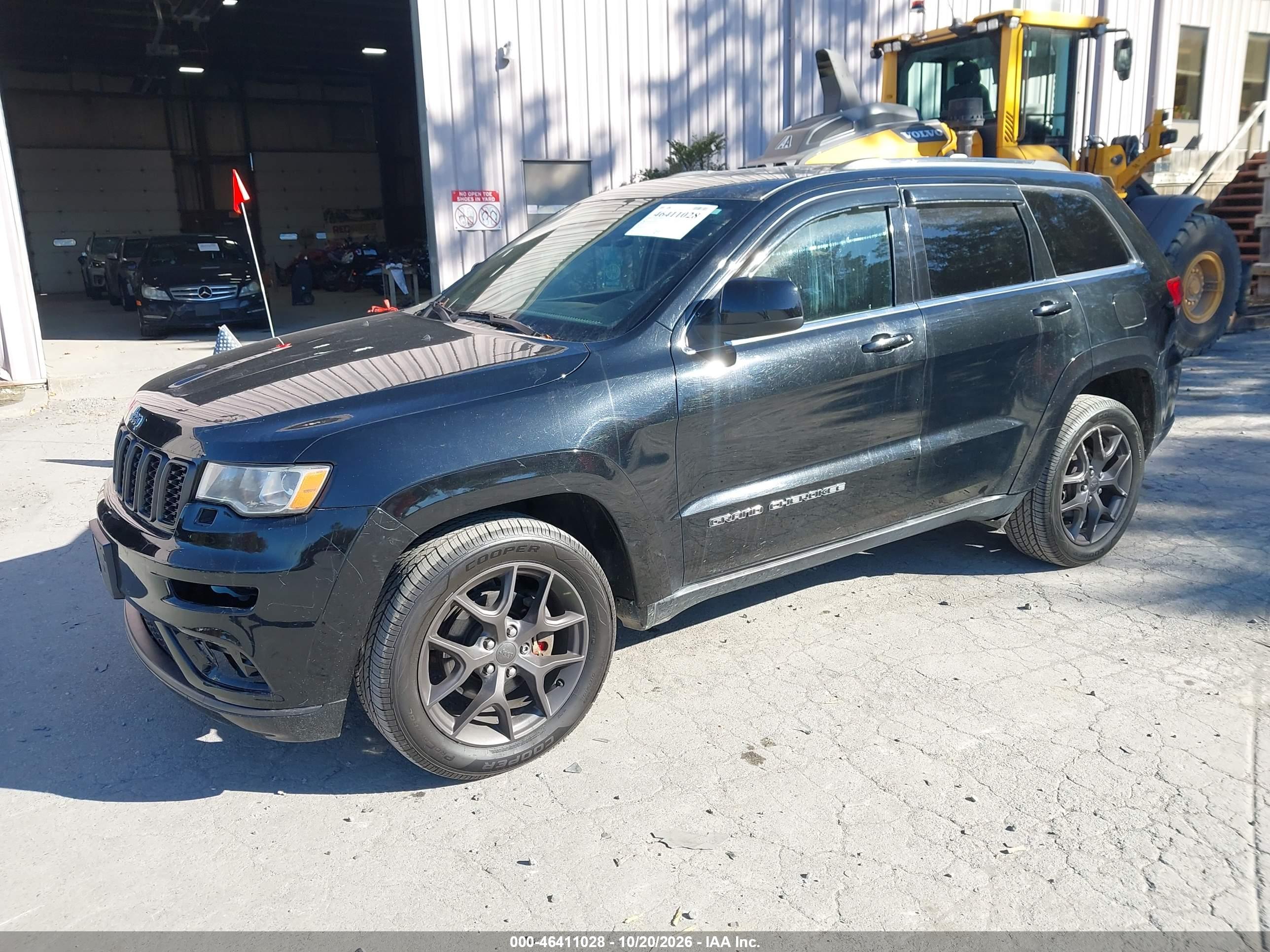 2017 JEEP GRAND CHEROKEE LAREDO 4X4 — I2