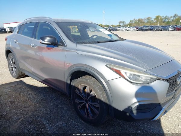 2017 INFINITI QX30 LUXURY — I1