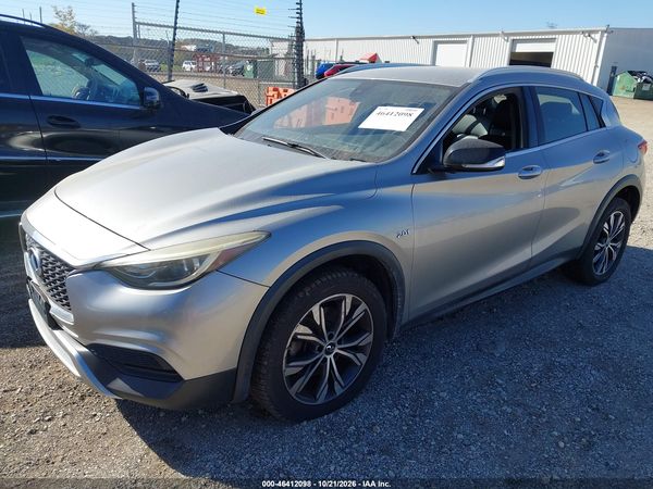 2017 INFINITI QX30 LUXURY — I2
