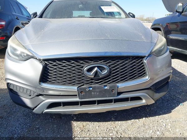 2017 INFINITI QX30 LUXURY — I6