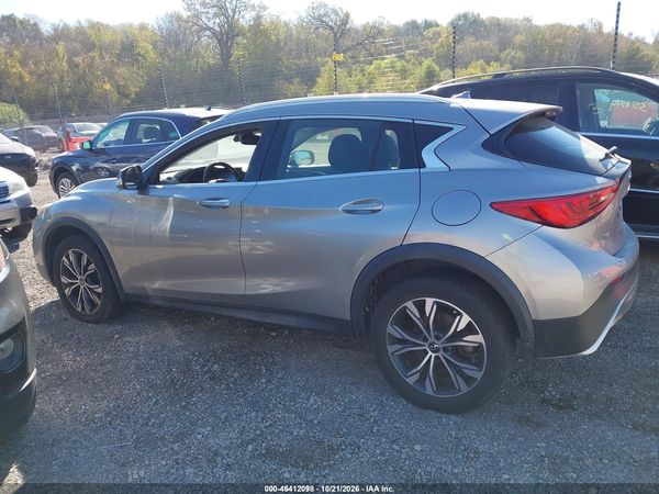 2017 INFINITI QX30 LUXURY — I117