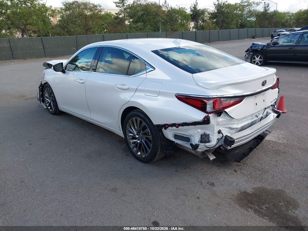 2024 LEXUS ES 300H LUXURY — I3