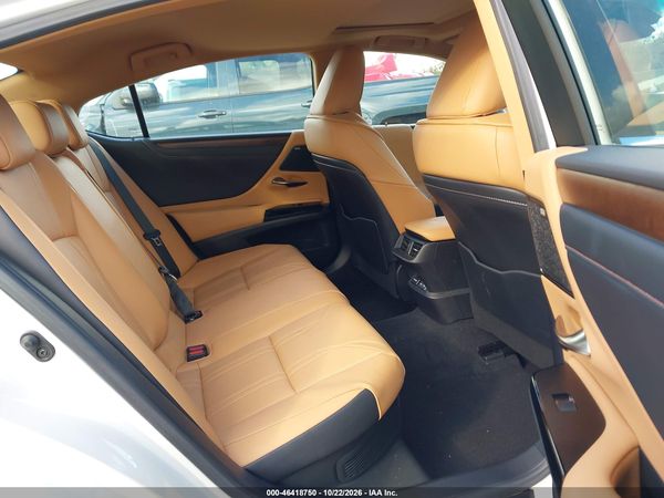 2024 LEXUS ES 300H LUXURY — I8