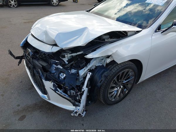 2024 LEXUS ES 300H LUXURY — I152