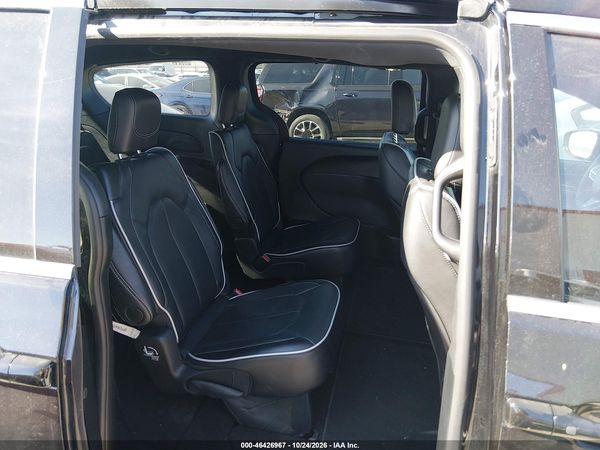2026 CHRYSLER PACIFICA LIMITED — I8