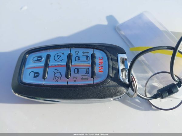 2025 CHRYSLER PACIFICA SELECT — I11