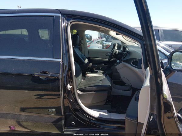 2024 CHRYSLER PACIFICA TOURING L — I5