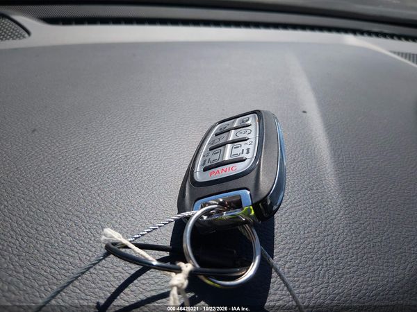 2024 CHRYSLER PACIFICA TOURING L — I11