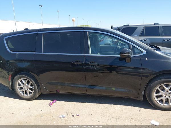 2024 CHRYSLER PACIFICA TOURING L — I116