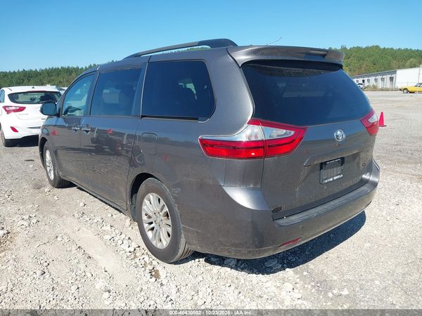 2017 TOYOTA SIENNA XLE 8 PASSENGER — I3