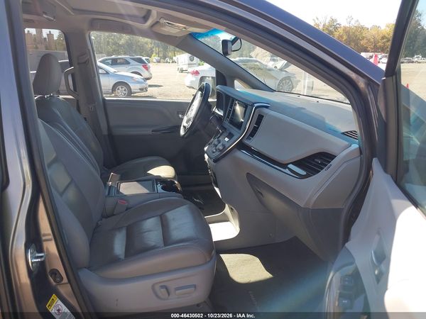 2017 TOYOTA SIENNA XLE 8 PASSENGER — I5