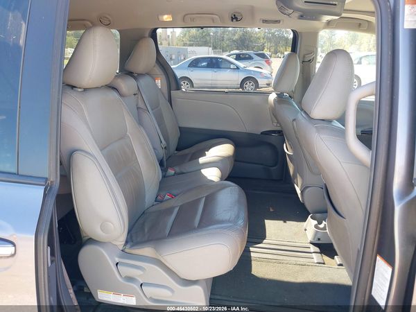 2017 TOYOTA SIENNA XLE 8 PASSENGER — I8
