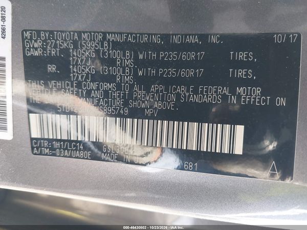 2017 TOYOTA SIENNA XLE 8 PASSENGER — I9