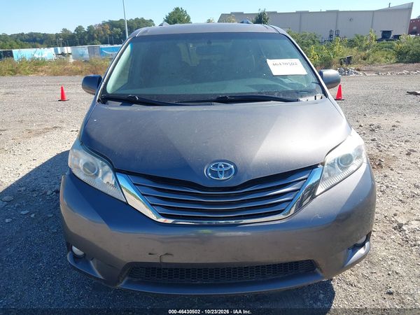 2017 TOYOTA SIENNA XLE 8 PASSENGER — I115
