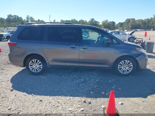 2017 TOYOTA SIENNA XLE 8 PASSENGER — I116