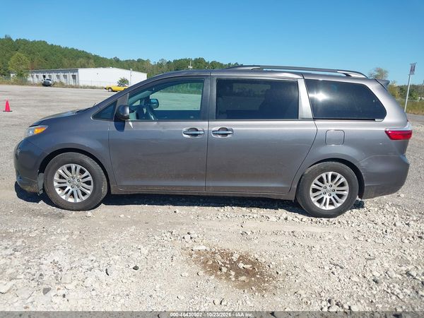 2017 TOYOTA SIENNA XLE 8 PASSENGER — I117