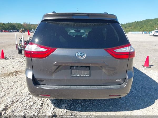 2017 TOYOTA SIENNA XLE 8 PASSENGER — I119