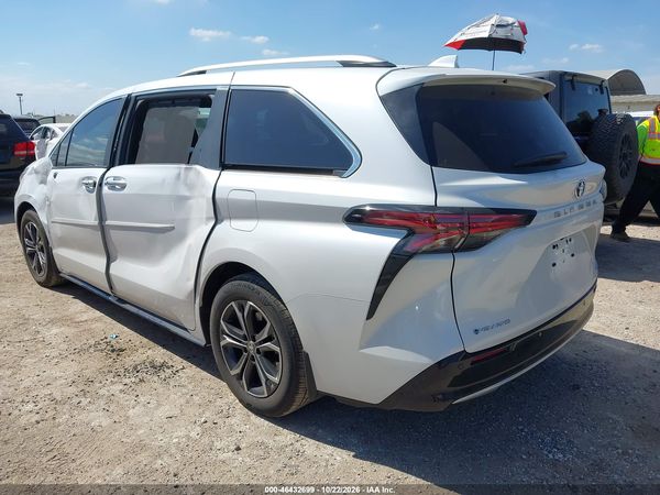 2026 TOYOTA SIENNA PLATINUM — I3