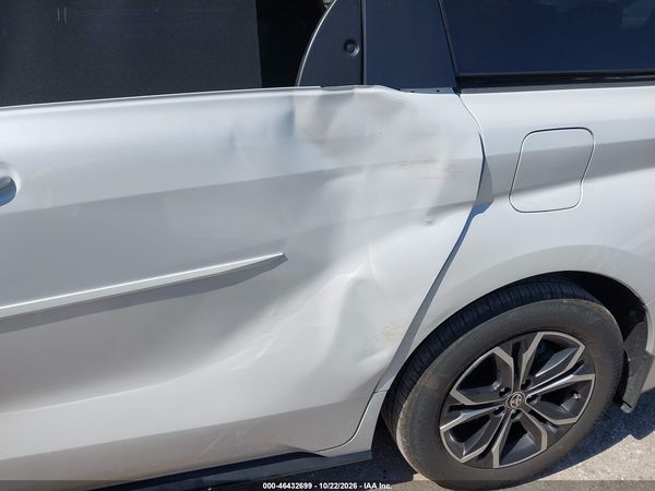 2026 TOYOTA SIENNA PLATINUM — I6