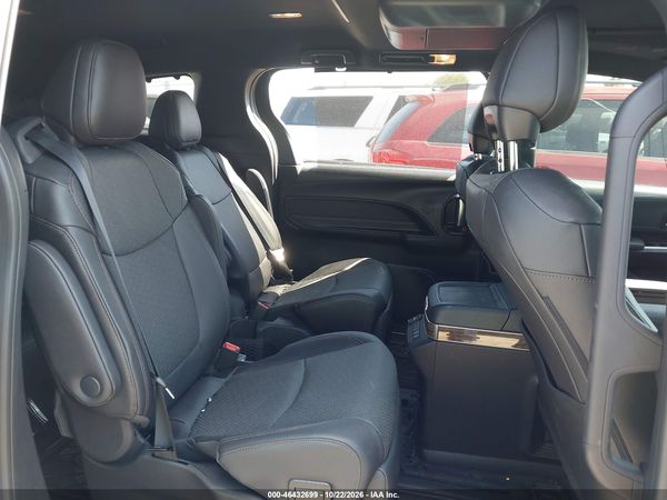 2026 TOYOTA SIENNA PLATINUM — I8