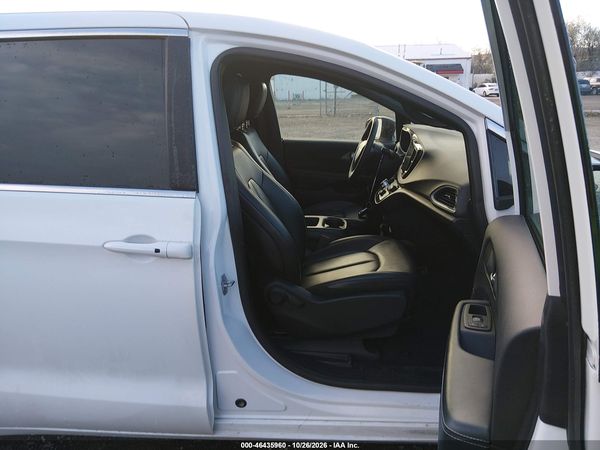 2025 CHRYSLER PACIFICA SELECT — I5