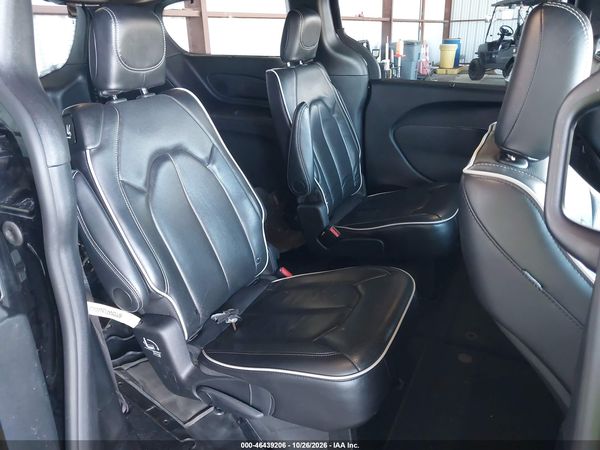 2025 CHRYSLER PACIFICA LIMITED — I8