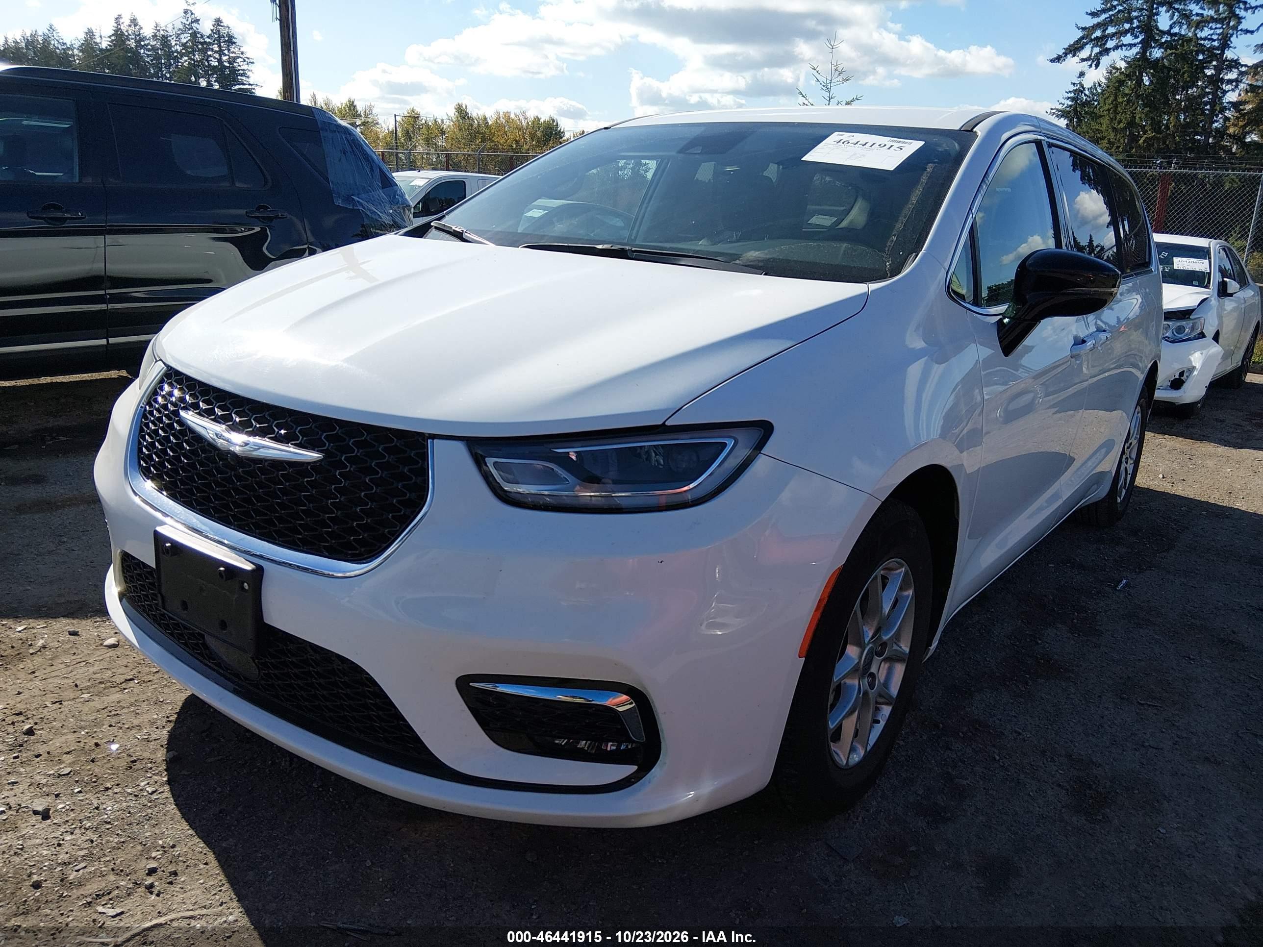 2024 CHRYSLER PACIFICA TOURING L — I2