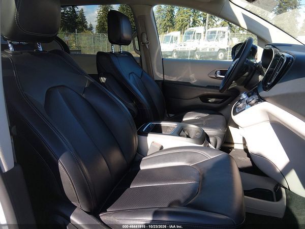 2024 CHRYSLER PACIFICA TOURING L — I5