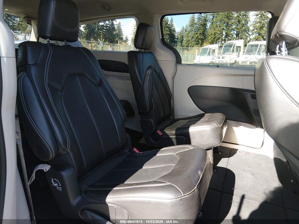 2024 CHRYSLER PACIFICA TOURING L — I8