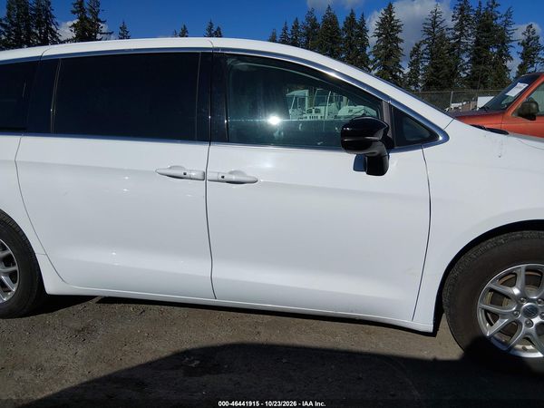 2024 CHRYSLER PACIFICA TOURING L — I116
