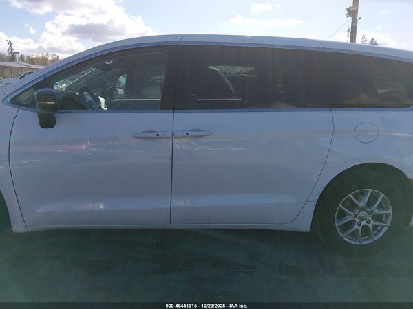 2024 CHRYSLER PACIFICA TOURING L — I117