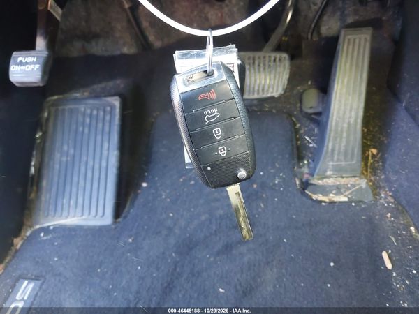 2017 KIA SORENTO 2.4L LX — I11