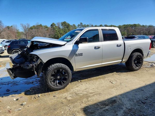 2017 RAM 1500 SLT CREW CAB 4X4