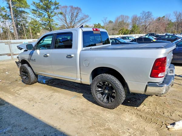 2017 RAM 1500 SLT CREW CAB 4X4