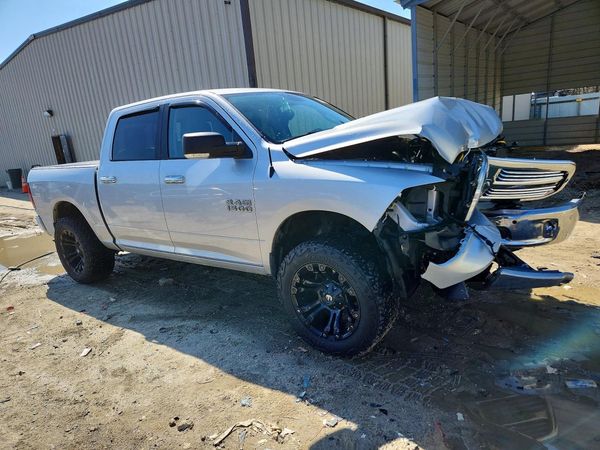2017 RAM 1500 SLT CREW CAB 4X4