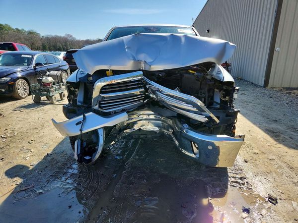 2017 RAM 1500 SLT CREW CAB 4X4