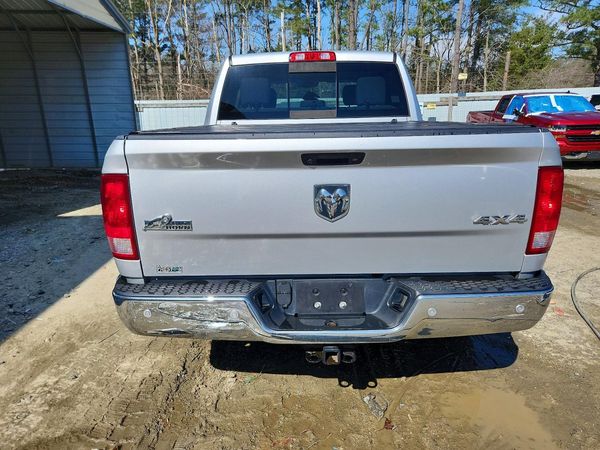 2017 RAM 1500 SLT CREW CAB 4X4