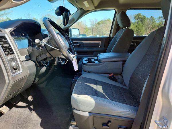 2017 RAM 1500 SLT CREW CAB 4X4