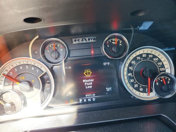 2017 RAM 1500 SLT CREW CAB 4X4