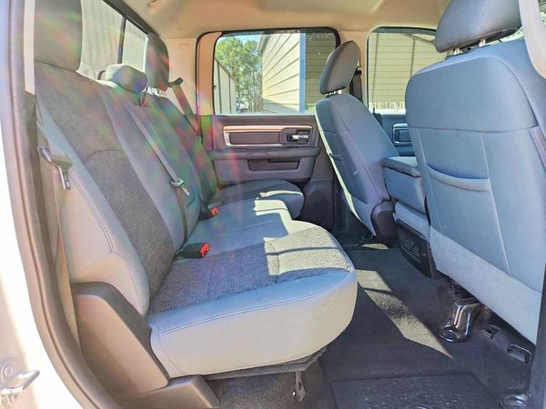 2017 RAM 1500 SLT CREW CAB 4X4