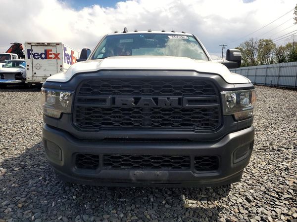 2024 RAM 3500 CREW CAB CHASSIS 4X4