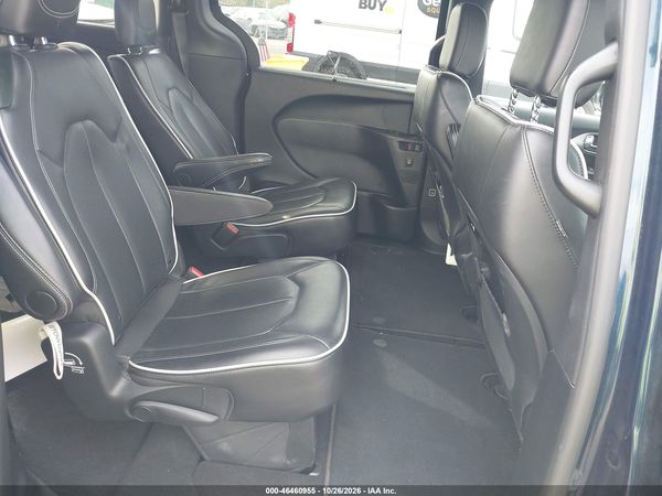 2025 CHRYSLER PACIFICA LIMITED — I8